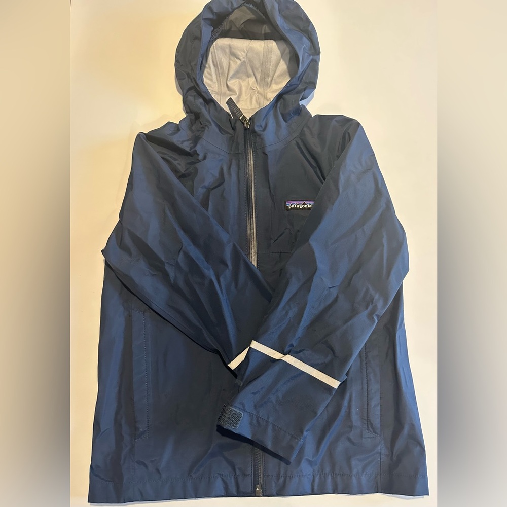 Patagonia kids raincoat. Excellent condition. Size XS 5-6